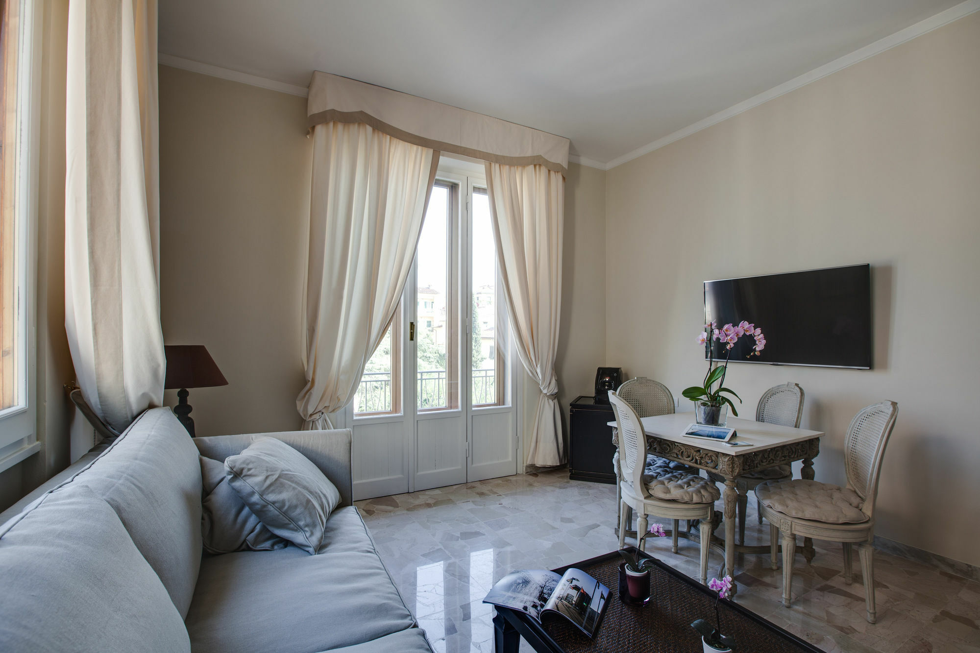 Kometa Suites & Apartments Флоренція Екстер'єр фото