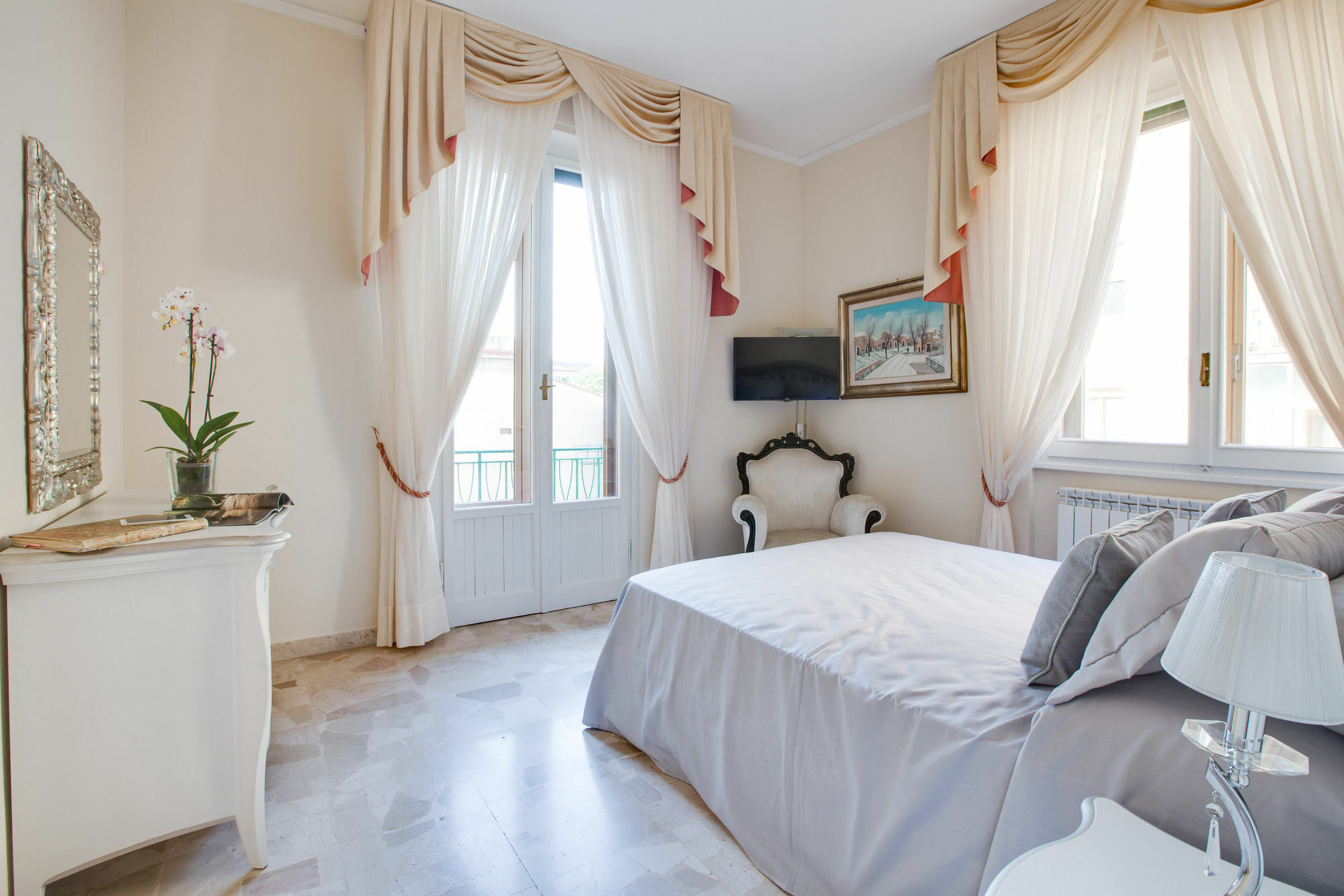 Kometa Suites & Apartments Флоренція Екстер'єр фото